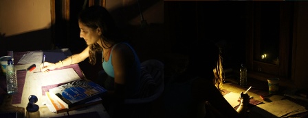 Ilhéus: Professora com miopia enfrenta batalha por instalação de energia elétrica na sua casa