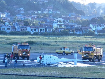  Ilhéus : Helicóptero cai no Aeroporto no momento em que realizava testes de pouso e decolagem