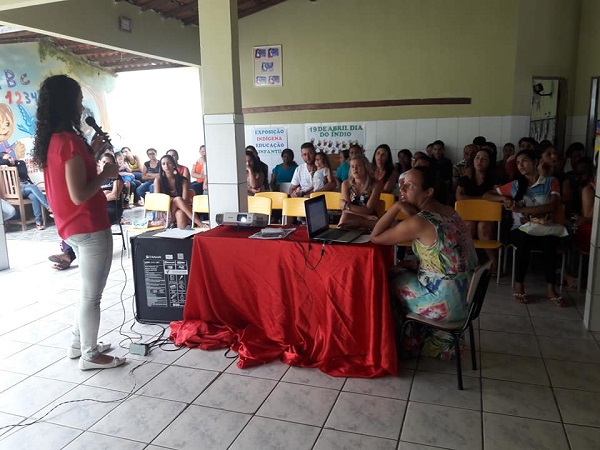 Secretaria de Saúde de Guajeru promove reunião de pais e mestres para tratar de campanha contra Hanseníase e Geo-helmintíase