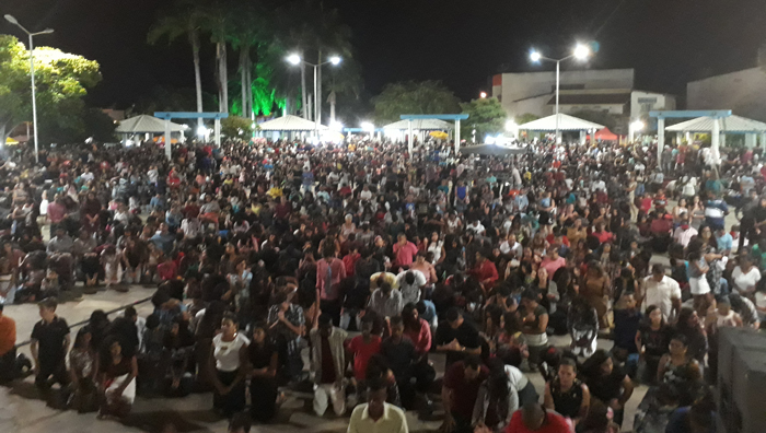 Show com irmão Lázaro e Mateus Lopes em Brumado atrai grande público