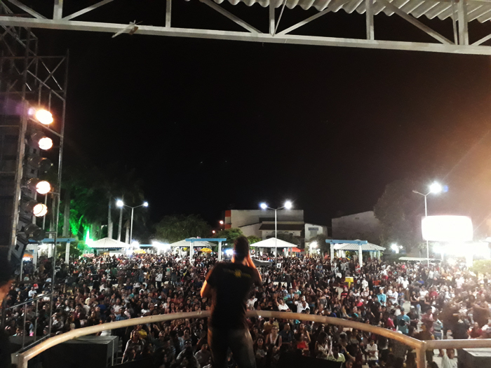 Show com irmão Lázaro e Mateus Lopes em Brumado atrai grande público