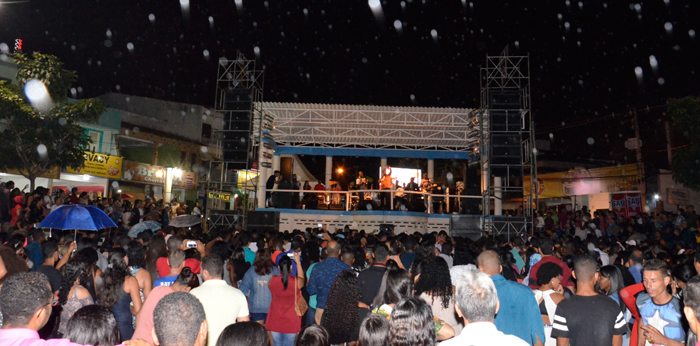 Show com irmão Lázaro e Mateus Lopes em Brumado atrai grande público