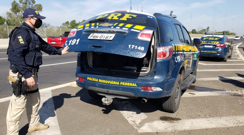 PRF atende passageira ferida com arma de fogo e descobre que ela é foragida da justiça