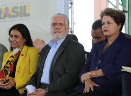 Feira de Santana: Dilma anuncia construção de 13,5 mil cisternas e exalta projetos do seu governo