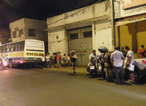 Ônibus Escolar se envolve em acidente e alunos tem viagem interrompida