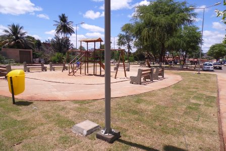 PREFEITO INAUGURA PRAÇA EDMUNDO DANTAS COELHO