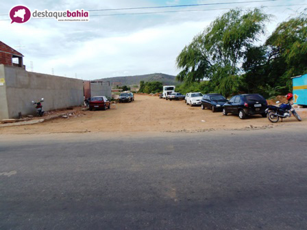 Via de acesso deixa Comerciantes da Avenida Coronel Santos na bronca