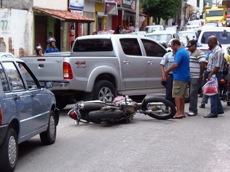 Acidente congestiona  trânsito em Avenida no centro da cidade