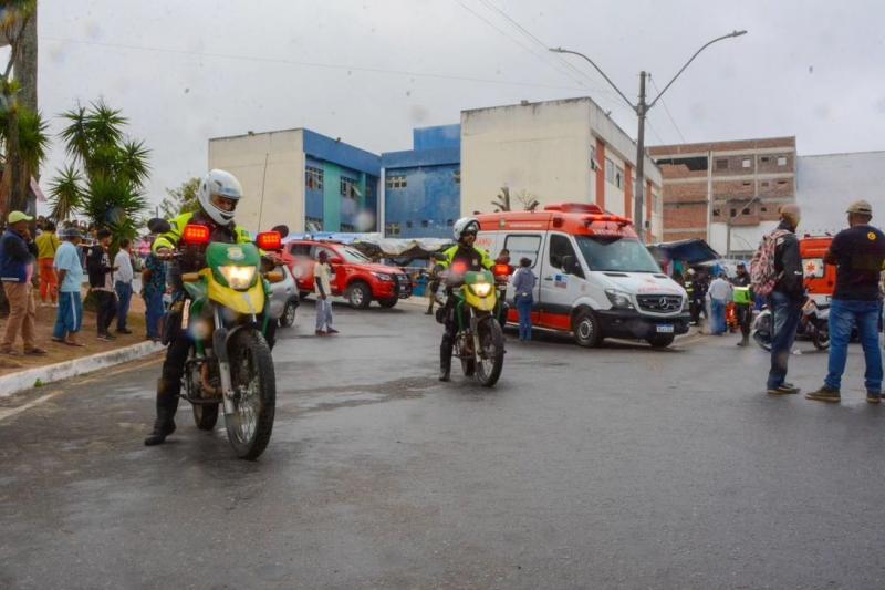 Mulher morre e homem ficar ferido após van descer ladeira e atingir barracas no Ceasa de Vitória da Conquista