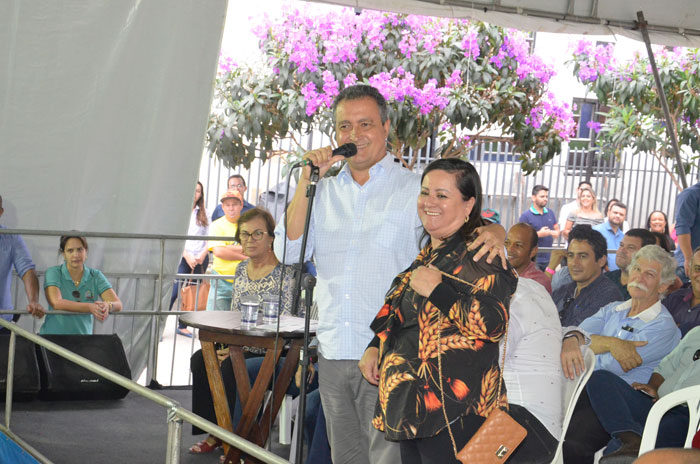 Rui Costa visita Aracatu, inaugura praça, entrega ambulância e assina ordem de serviços de mais de R$ 5 milhões