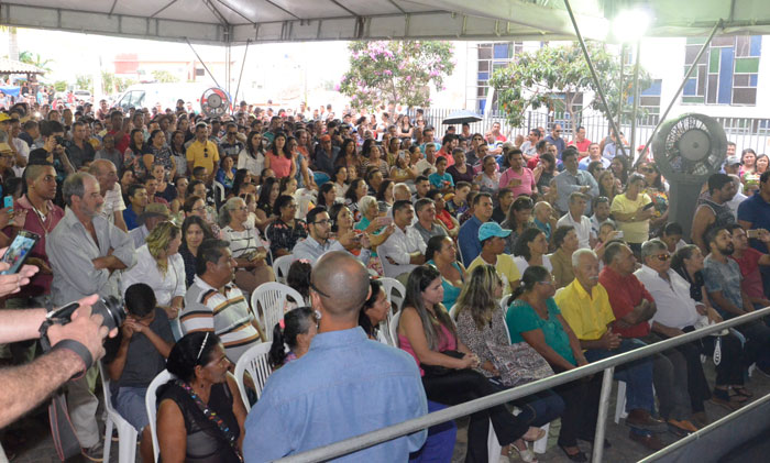 Rui Costa visita Aracatu, inaugura praça, entrega ambulância e assina ordem de serviços de mais de R$ 5 milhões
