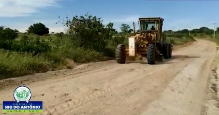 Estrada vicinal que liga Rio do Antônio a Ibitira está sendo recuperada 