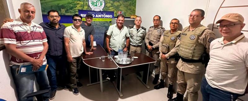 Reunião em Rio do Antônio busca reforço do policiamento para o distrito de Ibitira