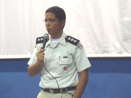 Major Wagner subcomandante da 34ª CIPM realiza palestra sobre Violência contra a mulher no auditório do CEEP 