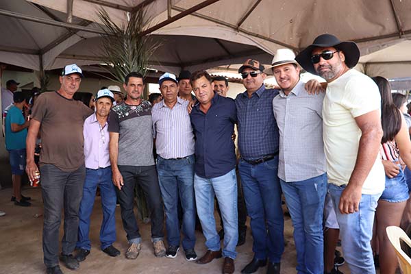 Desfile de Carro de Boi atraí grande público e carreiros em Rio do Antônio