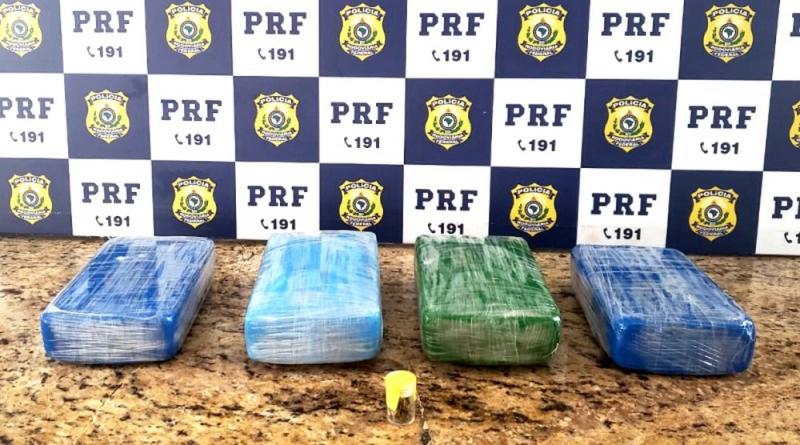 Mulher é presa com quatro quilos de cocaína e CNH falsa em Vitória da Conquista