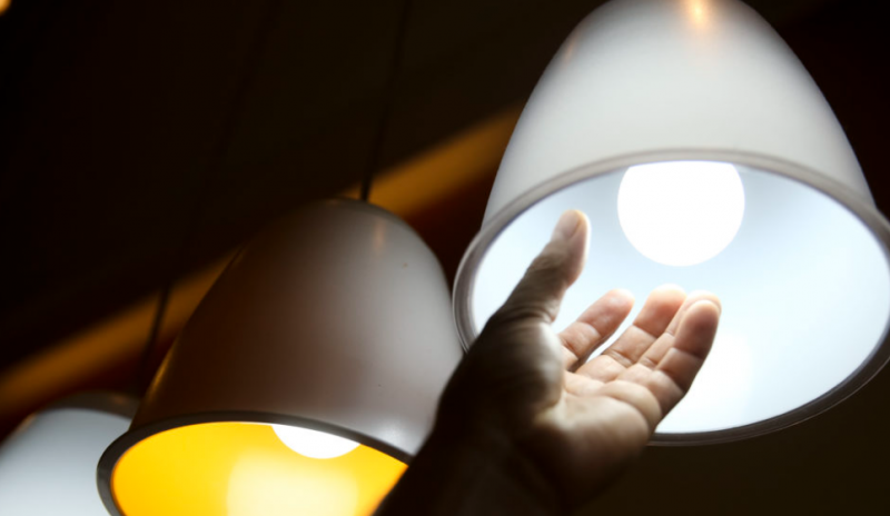 Reforma propõe devolução de 50% em luz, água e gás a mais pobres