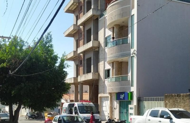 Homem morre após elevador de carga despencar do oitavo andar em Guanambi