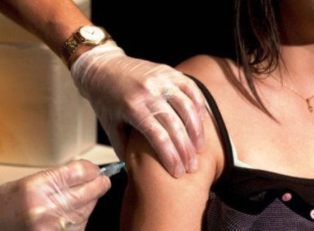 Após reações adversas, Ministério da Saúde garante que vacina não traz riscos