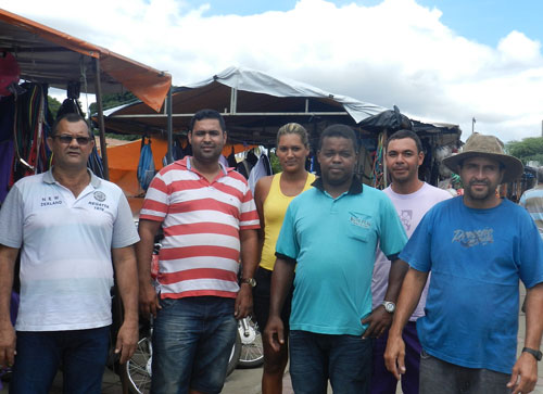 Barraqueiros são notificados a deixarem a calçada em frente ao Derba, mas ainda não sabem para onde ir