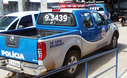 Homem é assaltado dentro de padaria 