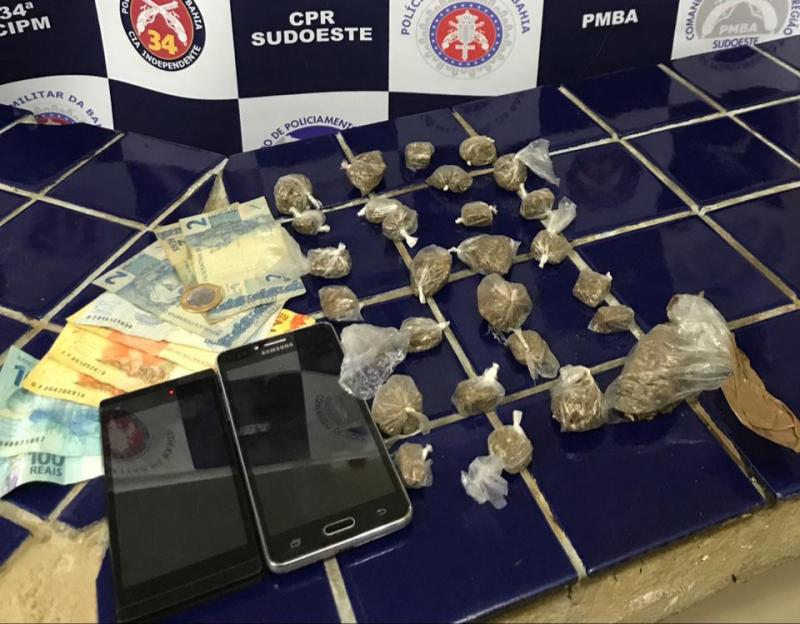 Brumado: Polícia apreende drogas no Bairro Bom Jesus; uma pessoa foi presa