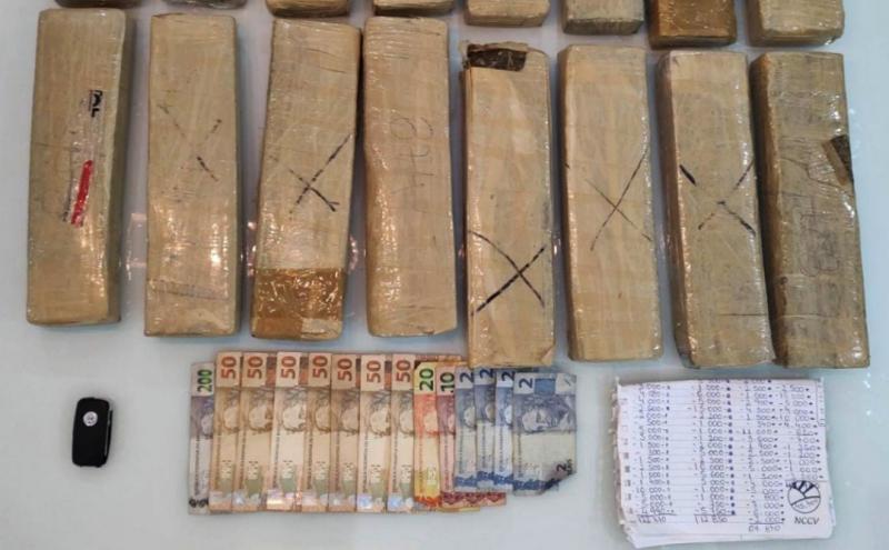 Polícia interrompe transporte de drogas e apreende 20 kg de maconha em Vitória da Conquista