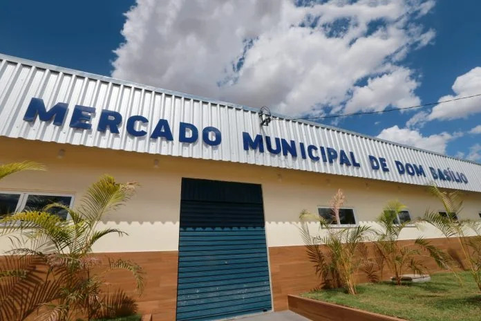 Governo do estado entrega mercado municipal reformado em Dom Basílio