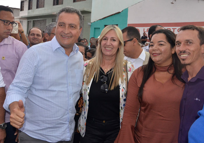 Governador Rui Costa beneficia Malhada de Pedras com ambulância 0km