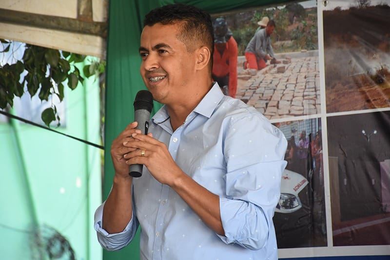 GUAJERU: PREFEITO GIL ROCHA ANUNCIA ANTECIPAÇÃO DO PAGAMENTO DOS SERVIDORES MUNICIPAIS