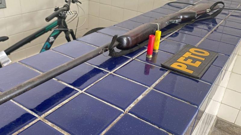 Homem é preso em Brumado acusado de violência domestica e posse ilegal de arma de fogo