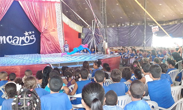 Alunos do CAÍC visitam Circo Incaros em Brumado