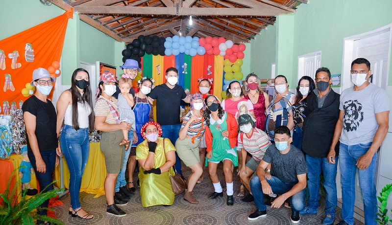 Governo de Guajeru entrega brinquedos para crianças do Programa Primeira Infância do SUAS e alunos de escolas da cidade