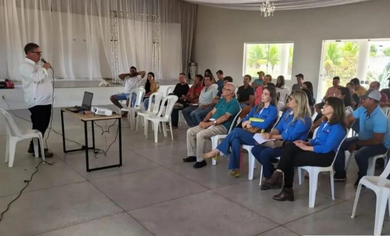 Secretaria de agricultura de Aracatu e Sebrae realizam oficina com produtores de leite da região