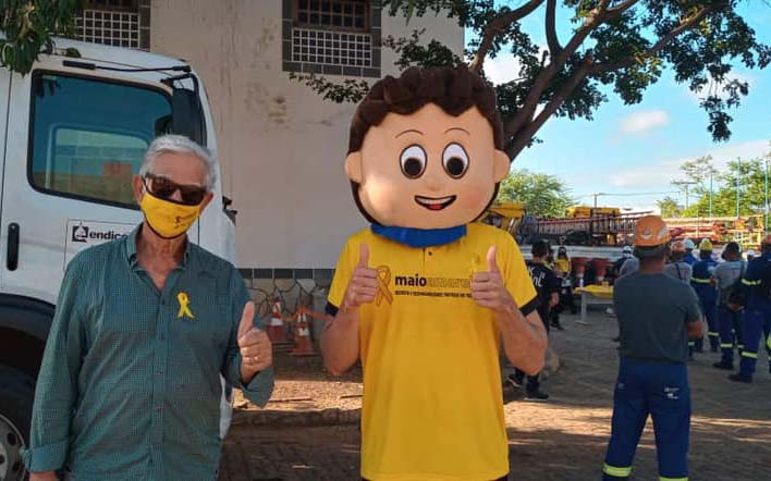 Brumado: Prefeito prestigia ação do Maio Amarelo