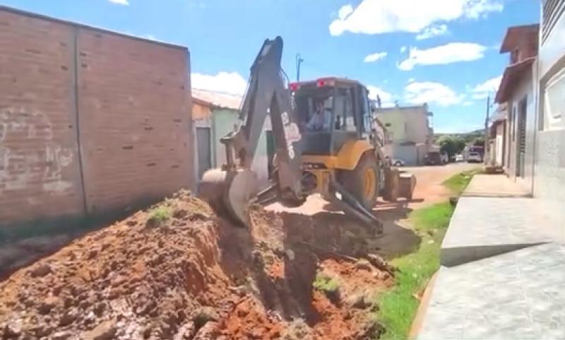 Prefeitura de Tanhaçu inicia pavimentação em ruas de Sussuarana