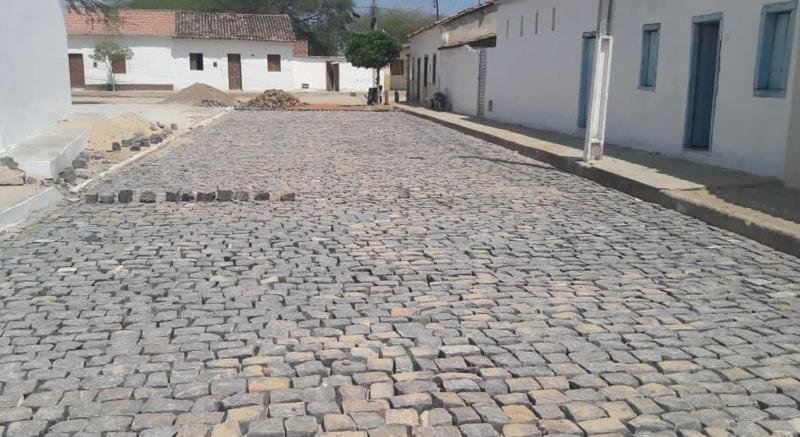 Brumado: Distrito de Itaquaraí e povoado de Lagoa Funda recebem obras de pavimentação