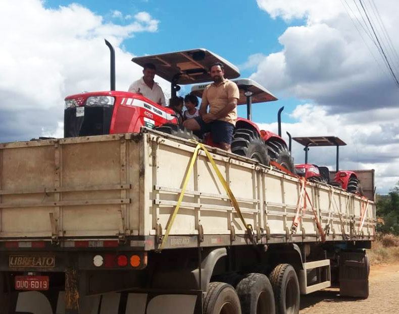 Rio do Antônio: Presidente da câmara entrega mais mecanizações agrícolas para associações