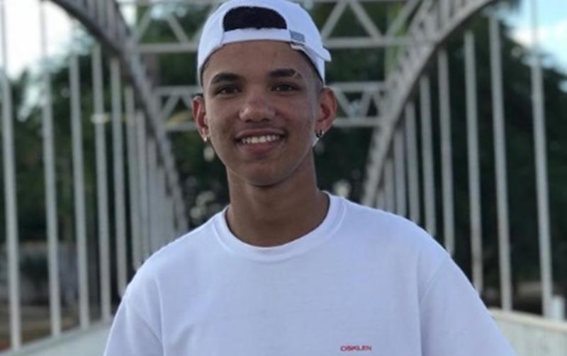 Jovem morre após colidir motocicleta contra poste na saída para Caculé