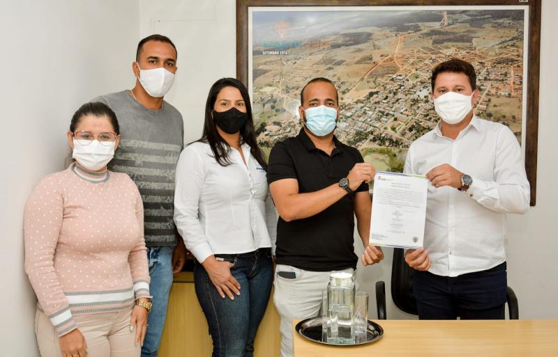 Ordem de serviço para construção do Centro de Reabilitação em Fisioterapia é assinada em Guajeru