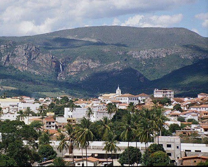 Livramento: Mulher agrediu  homem com vários golpes de madeira em plena via pública 