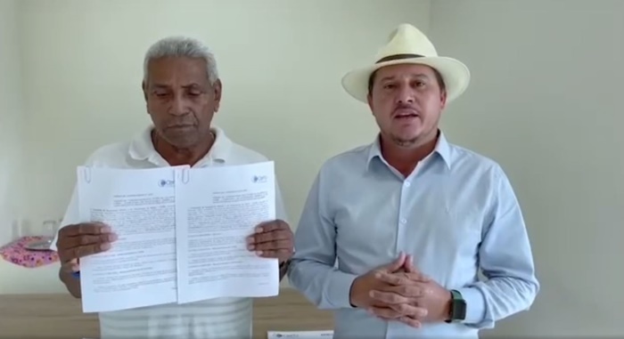 Prefeito de Guajeru assina ordem de serviço de abastecimento de água