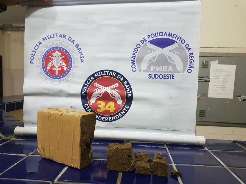 Grande quantidade de droga que teria como destino os presos de Brumado é apreendida pela PM