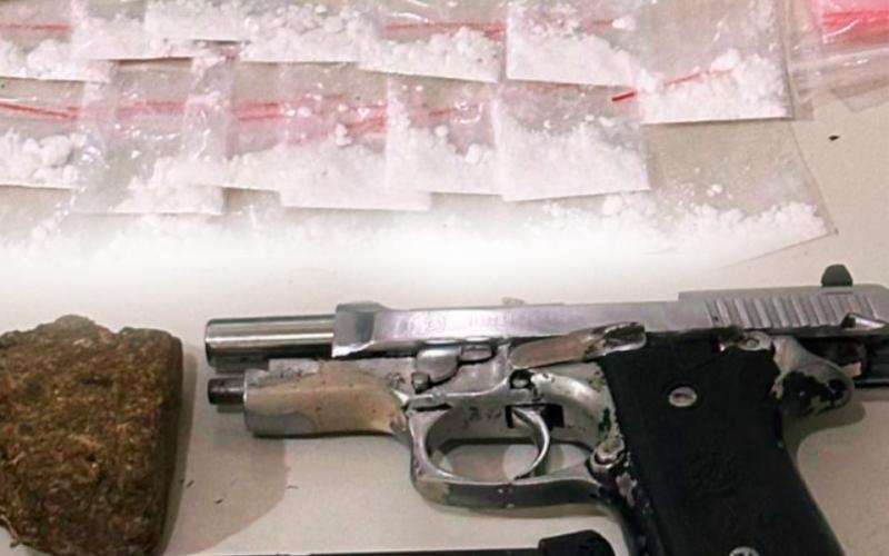 Arma e droga são apreendidas pela polícia em Itatim