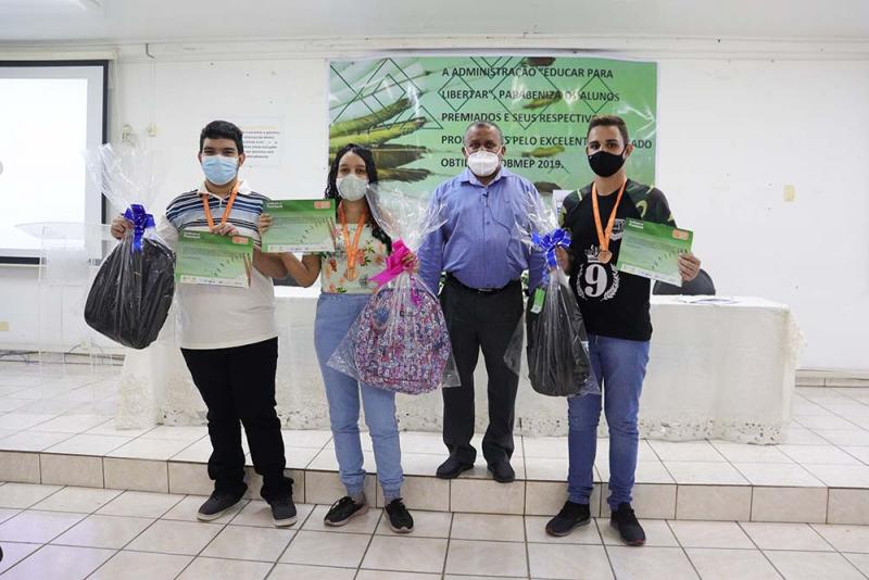 Veja o vídeo: Competindo com quase 1 Milhão de concorrentes, alunos da Rede Pública de Brumado são destaque na OBMEP