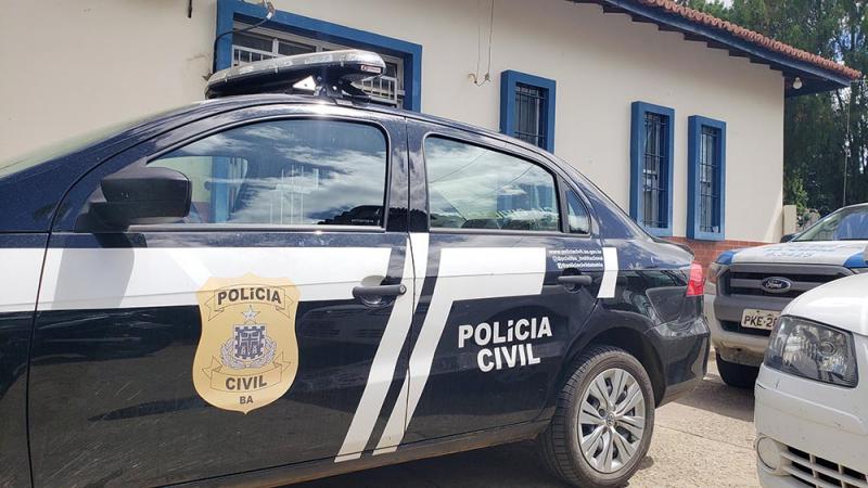 Armado com revólver, bandido rende funcionária e assalta joalheria no Centro de Brumado