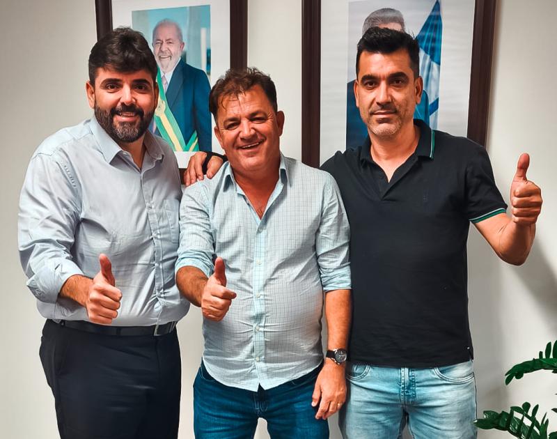 Cristiano Guimarães acompanha prefeito Gerson em reunião para ajustes finais de conquistas de obras para Rio do Antônio