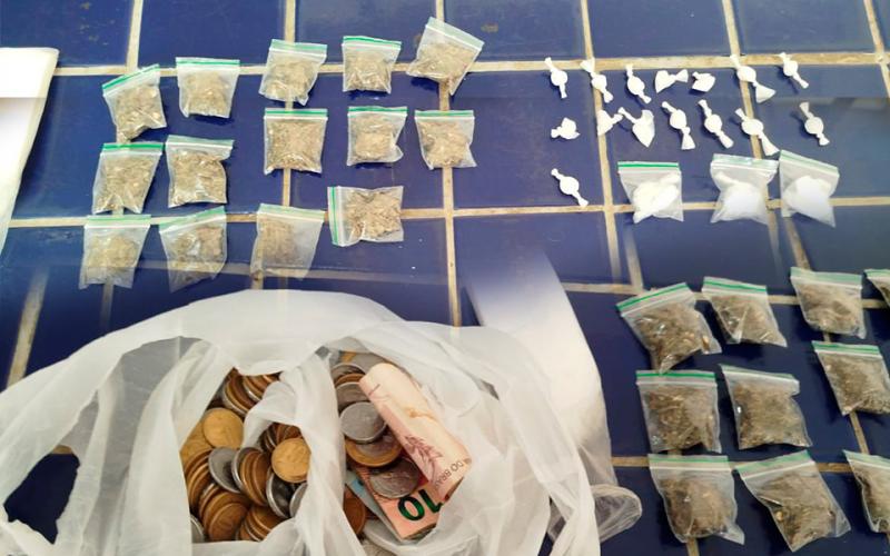 POLÍCIA MILITAR APREENDE MULHER POR TRÁFICO DE DROGAS EM BRUMADO