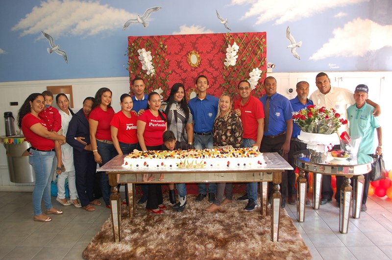 Perinalva Dias celebra aniversário ao lado de amigos e associados em Brumado
