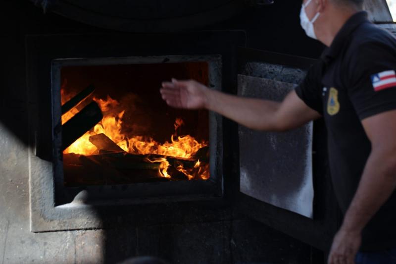 Polícia Civil de Brumado incinera drogas apreendidas no Terminal Rodoviário